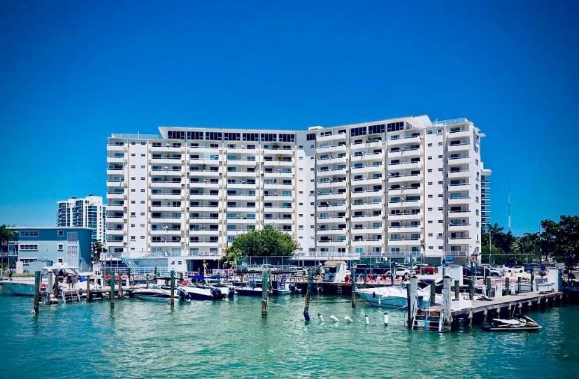 Premium Modern Waterfront Apartment With Miami Skyline View On The Bay 5 Mins Drive To Miami Beach With Free Parking Buitenkant foto